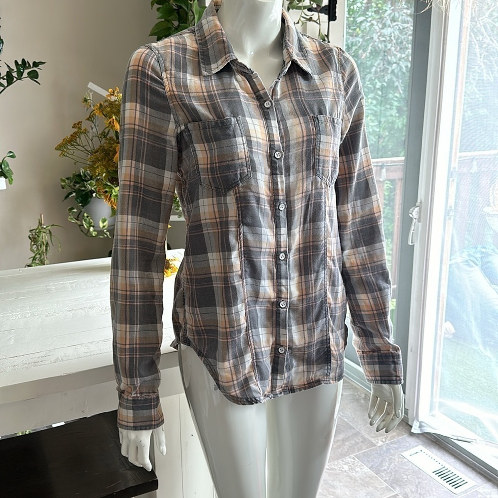 Roxy plaid gray and pink button up long sleeve shirt size small